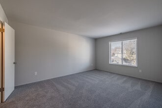 Lincoln House in Birmingham, MI - Building Photo - Interior Photo