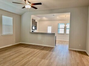 507 Turtle Dove Dr in Sealy, TX - Building Photo - Building Photo