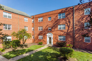 Washington and Lee in Arlington, VA - Building Photo