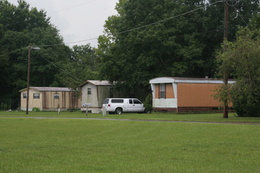 Triple T Mobile Home Park in Thonotosassa, FL - Foto de edificio