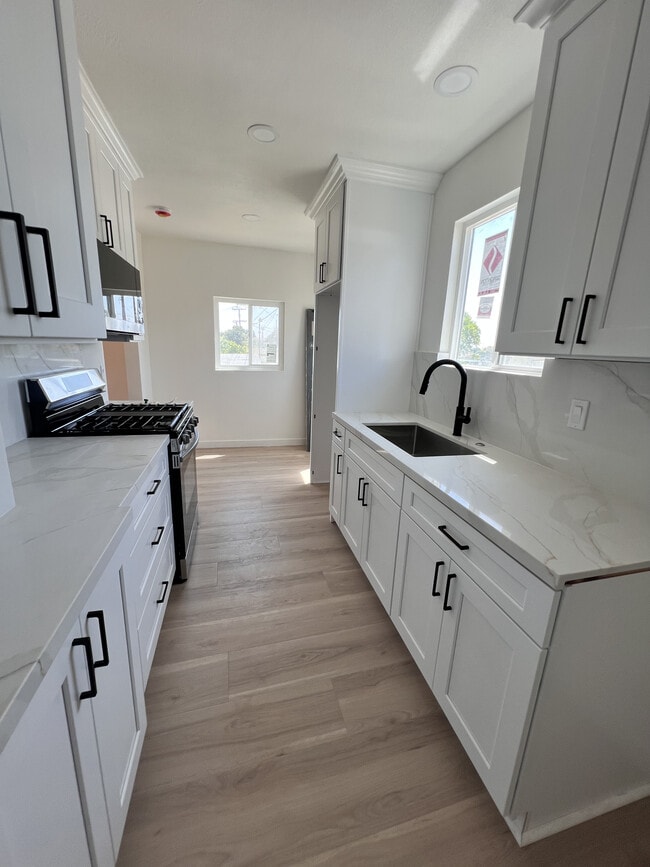 8427 Elizabeth Ave, Unit Fully Renovated 1 Bedroom Apartment