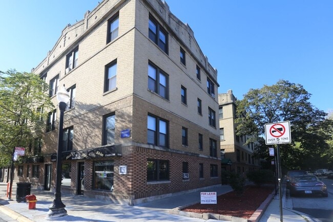 735 W Brompton Ave, Unit J02P in Chicago, IL - Building Photo - Building Photo