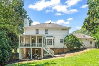 3201 Lakeridge Dr SE in Marietta, GA - Foto de edificio - Building Photo