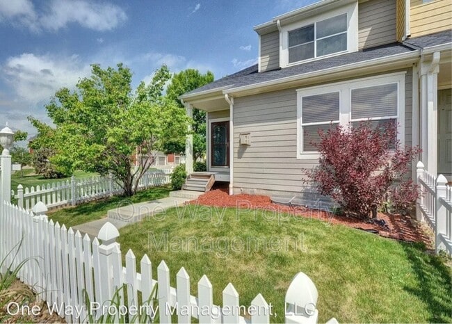property at 1915 Halfmoon Cir