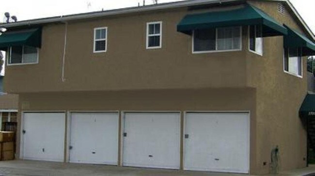 3700 E 4th St in Long Beach, CA - Foto de edificio - Building Photo