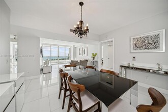 21055 Yacht Club Dr in Aventura, FL - Building Photo - Building Photo