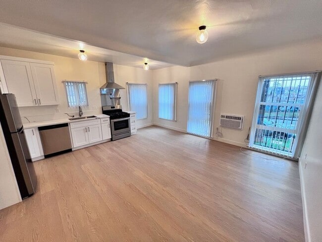 559 Normandie Ave