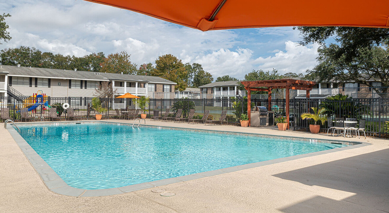 Canterbury Square in Lafayette, LA - Building Photo