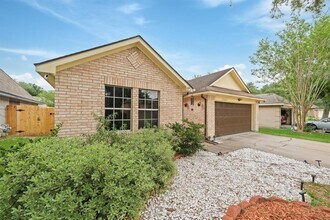 17023 Enchanted Cir W in Sugar Land, TX - Building Photo - Building Photo