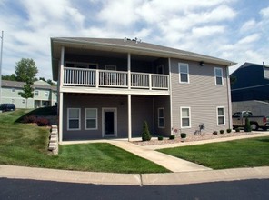 Overbrook Hills in Merriam, KS - Foto de edificio - Building Photo