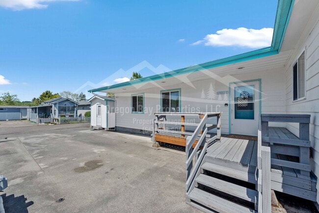 property at 6 Creek Ln