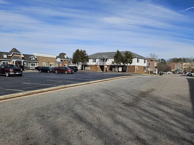 11923 Centre St in Chester, VA - Foto de edificio - Building Photo