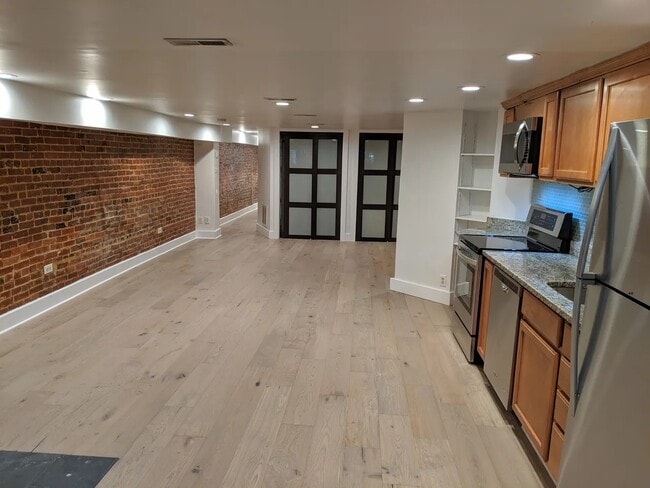 1317 Irving St NW, Unit B