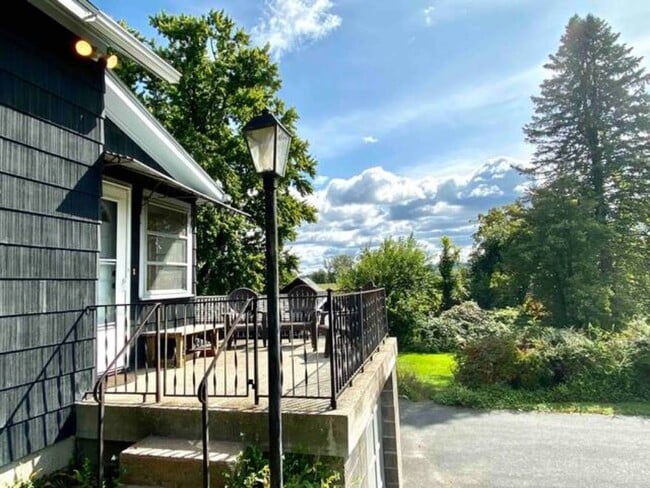 319 Bridge St in Northampton, MA - Foto de edificio - Building Photo