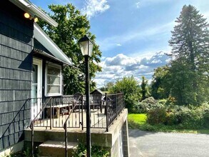 319 Bridge St in Northampton, MA - Building Photo - Building Photo