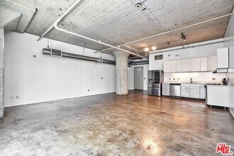 1855 Industrial St in Los Angeles, CA - Building Photo - Building Photo