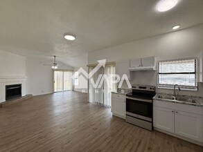 8659 Serena in San Antonio, TX - Foto de edificio - Building Photo