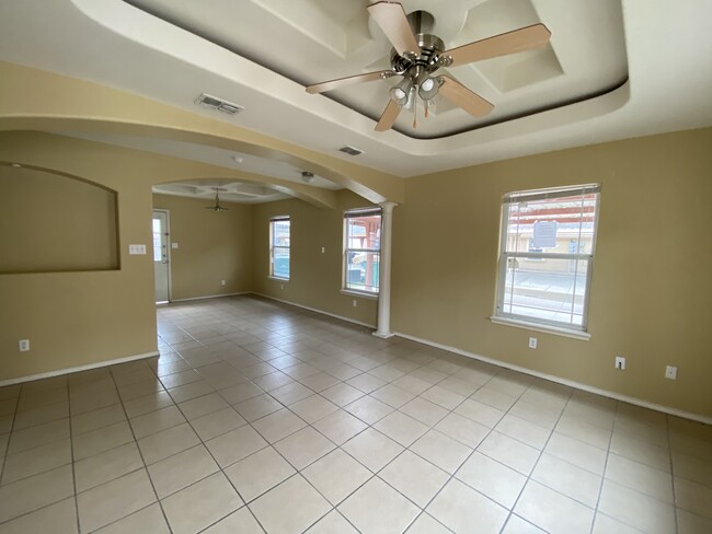 1903 W Douglas St, Unit 1 in Pharr, TX - Building Photo - Building Photo