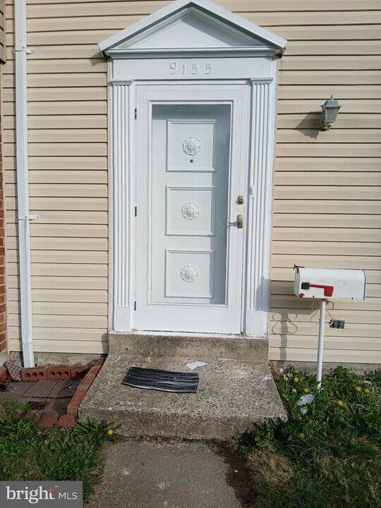 9155 Throgmorton Rd in Parkville, MD - Building Photo