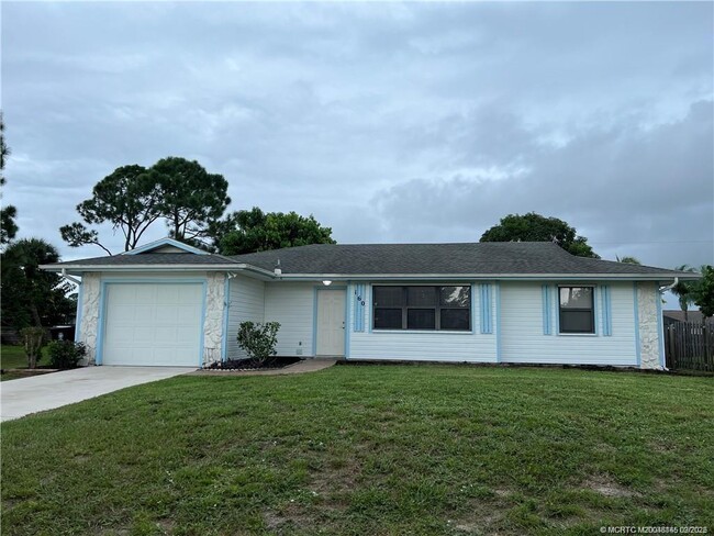 160 SE Lakehurst Dr in Port St. Lucie, FL - Foto de edificio - Building Photo