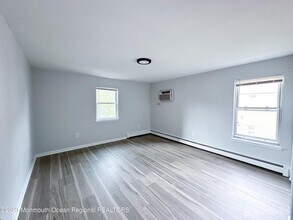 289 Main St in Spotswood, NJ - Building Photo - Building Photo