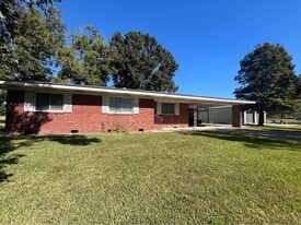1106 Ridge Rd in Duson, LA - Building Photo