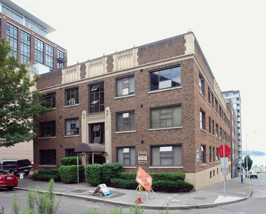 Windermere Apartments in Seattle, WA - Building Photo