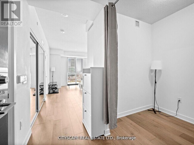 10 Honeycrisp Cres in Vaughan, ON - Building Photo - Building Photo