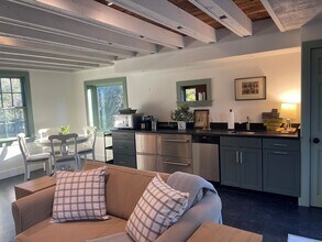 2 Summit St in Stonington, CT - Building Photo - Building Photo