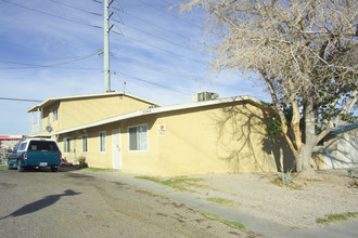 5248 Pebble Beach Blvd in Las Vegas, NV - Foto de edificio - Building Photo