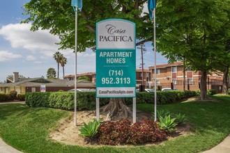 Casa Pacifica Apartment Homes in Anaheim, CA - Foto de edificio - Building Photo