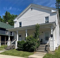 10 Columbia St in Oneonta, NY - Building Photo