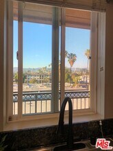 1401 S St Andrews Pl-Unit -407 in Los Angeles, CA - Building Photo - Building Photo