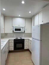 7736 Paseo del Rey, Unit 2 in Venice, CA - Building Photo - Building Photo