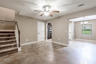 Avenue Townhomes in Huntsville, TX - Foto de edificio - Building Photo