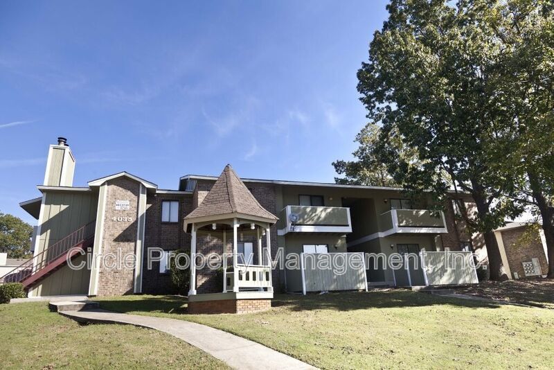 4035 Hunters Ridge Dr SW in Huntsville, AL - Foto de edificio