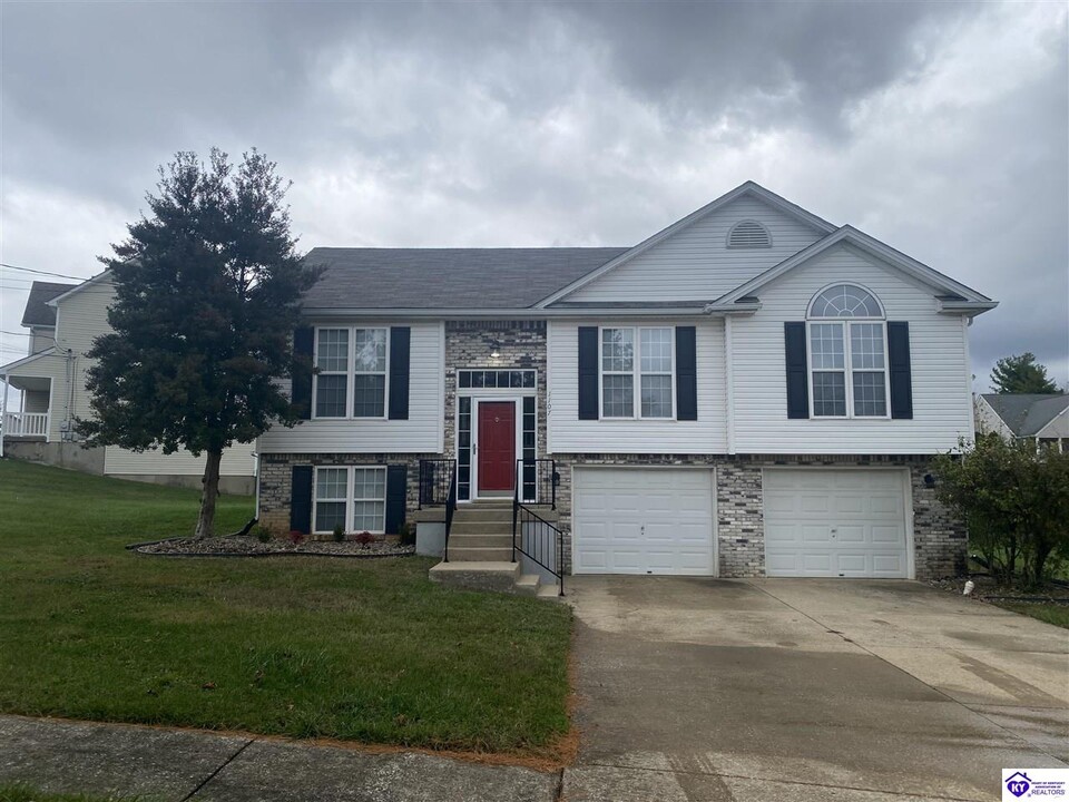 1107 Amanda Jo Dr in Elizabethtown, KY - Building Photo