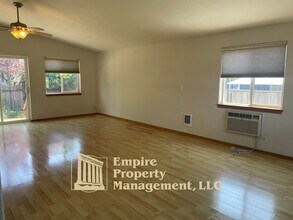 981 Hollow Way in Eugene, OR - Building Photo - Building Photo