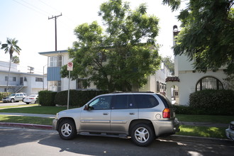 8674 Chalmers Dr in Los Angeles, CA - Building Photo - Building Photo