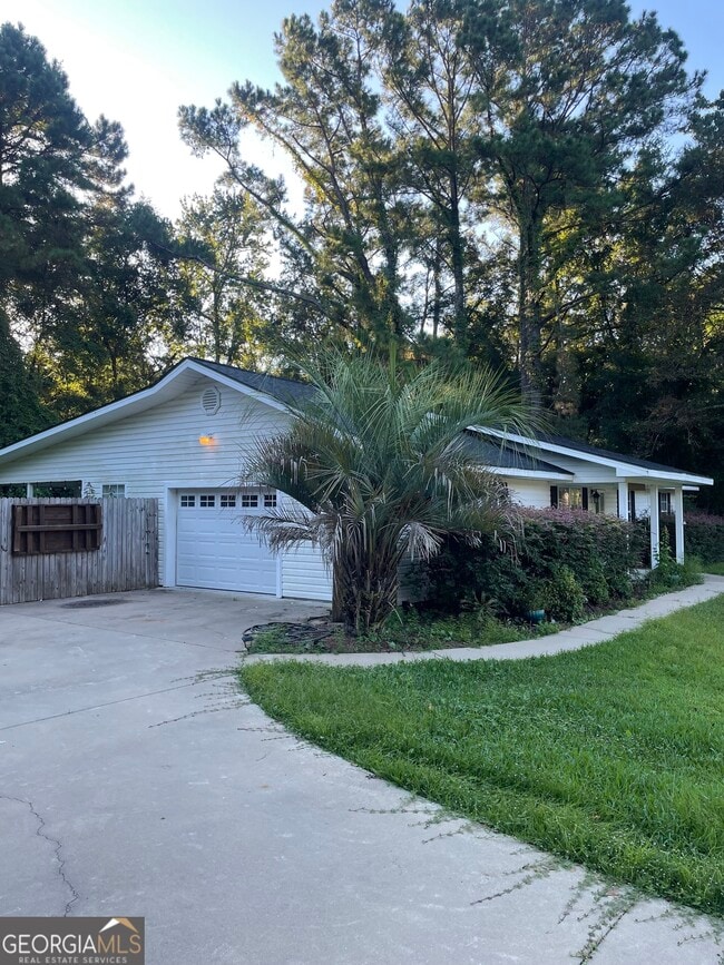 89 River Oaks St in Woodbine, GA - Building Photo - Building Photo