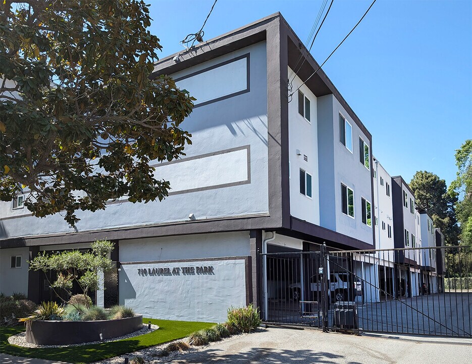Park Laurel Apartments in San Mateo, CA - Foto de edificio