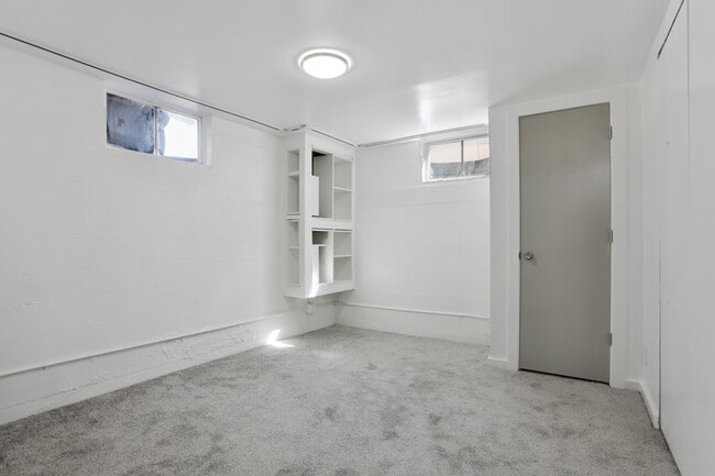 property at 35 S Meade St