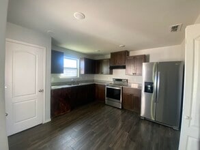 1535 Port Texas Dr in Laredo, TX - Building Photo - Building Photo