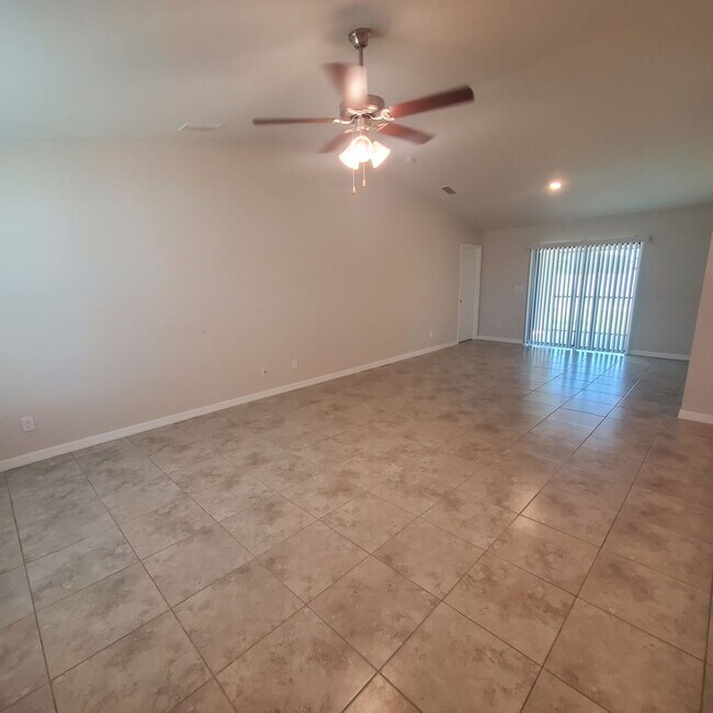 1817 NE 40th Ln in Cape Coral, FL - Building Photo - Building Photo