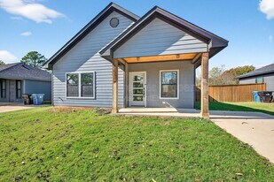 1431 S 7th Ave in Denison, TX - Building Photo