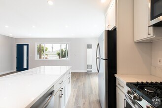 3872 Bentley Ave in Culver City, CA - Building Photo - Building Photo