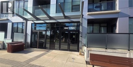 690 King St W in Kitchener, ON - Building Photo - Building Photo