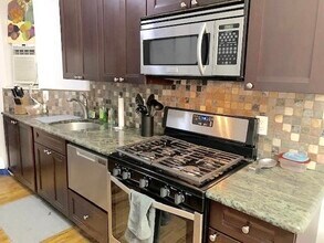 228 1st St in Jersey City, NJ - Building Photo - Building Photo