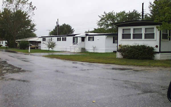 Colonial Estates in Williamstown, NJ - Building Photo