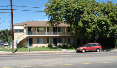 Oxnard Street in North Hollywood, CA - Building Photo - Building Photo